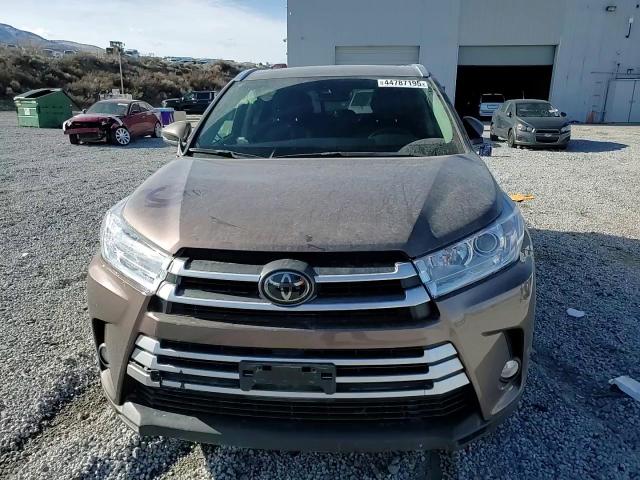 2017 Toyota Highlander - Image 12