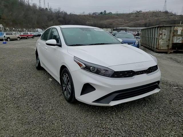 2023 Kia Forte - Image 13