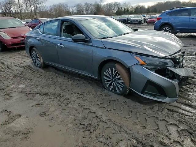 2024 Nissan Altima - Image 10