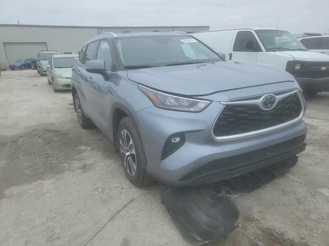 2020 Toyota Highlander - Image 11