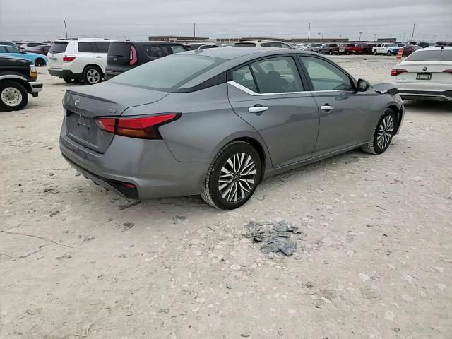 2024 Nissan Altima - Image 10