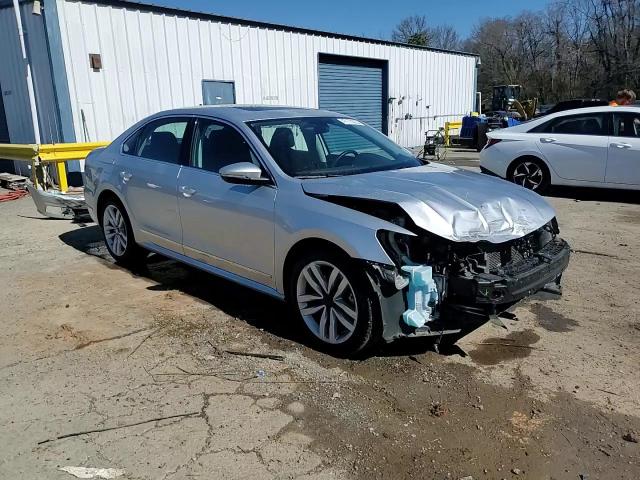 2017 Volkswagen Passat - Image 14