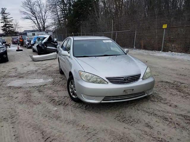2006 Toyota Camry - Image 10