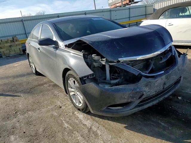 2013 Hyundai Sonata - Image 11