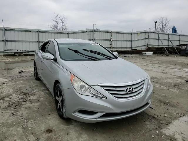 2011 Hyundai Sonata - Image 11