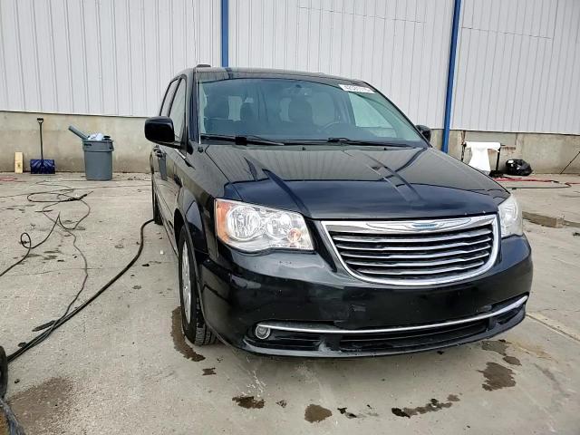 2016 Chrysler Town & Country - Image 14