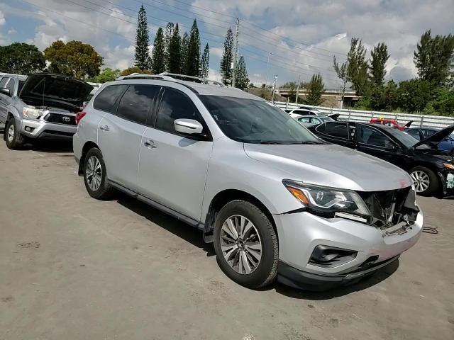 2017 Nissan Pathfinder - Image 12