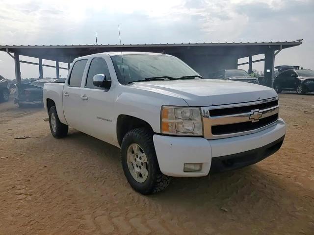2008 Chevrolet Silverado - Image 11