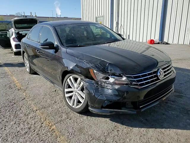 2019 Volkswagen Passat - Image 11