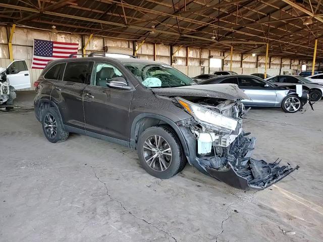 2019 Toyota Highlander - Image 12