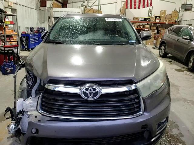 2016 Toyota Highlander - Image 11