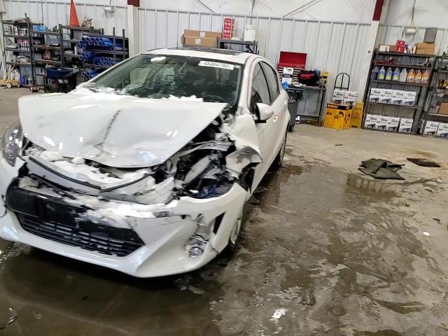 2015 Toyota Prius - Image 10