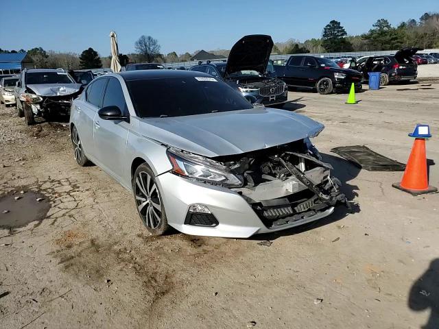 2020 Nissan Altima - Image 10
