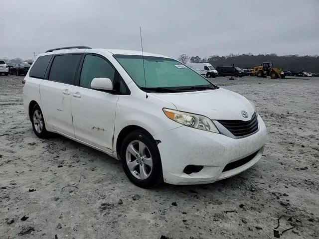2011 Toyota Sienna - Image 11