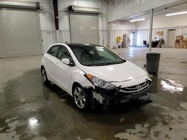 2013 Hyundai Elantra - Image 10