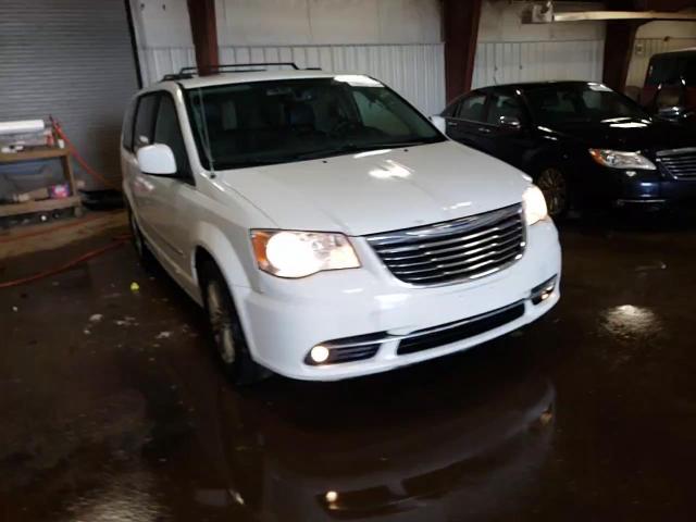 2015 Chrysler Town & Country - Image 14