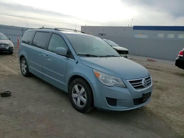 2009 Volkswagen Routan - Image 12