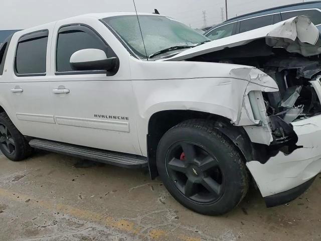 2012 Chevrolet Avalanche - Image 10