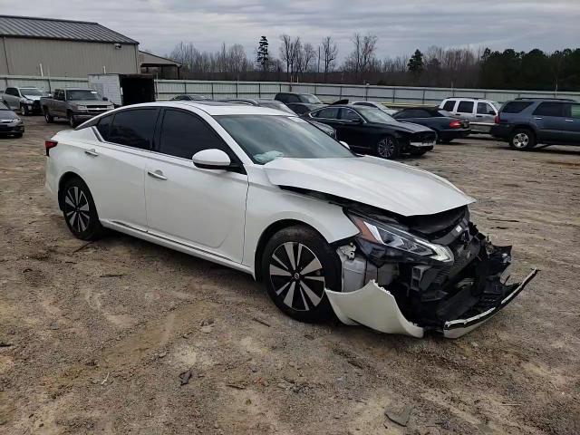 2021 Nissan Altima - Image 10