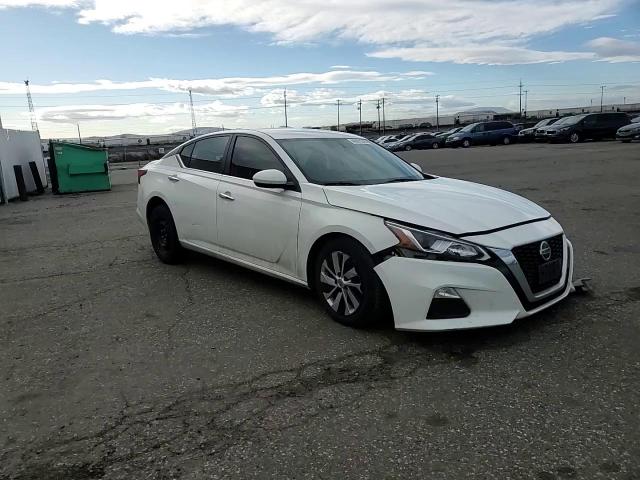 2019 Nissan Altima - Image 11