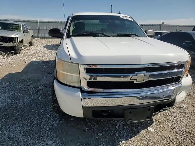 2007 Chevrolet Silverado - Image 11