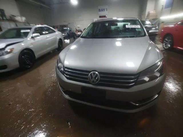 2014 Volkswagen Passat - Image 13