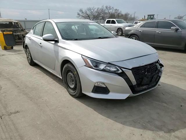 2020 Nissan Altima - Image 10