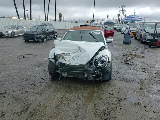2019 Volkswagen Beetle - Image 11