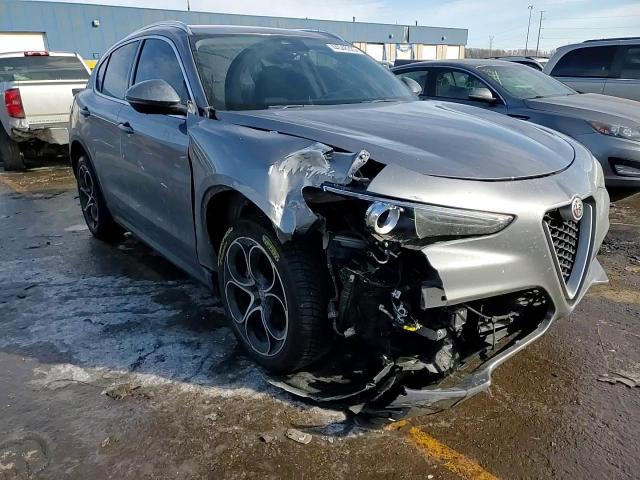 2019 Alfa Romeo Stelvio - Image 11