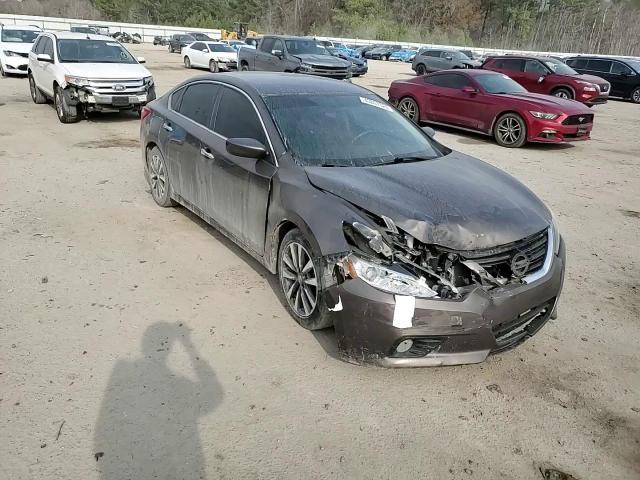 2017 Nissan Altima - Image 11