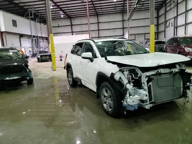 2024 Toyota RAV 4 - Image 15