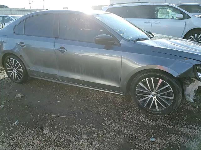 2015 Volkswagen Jetta - Image 13