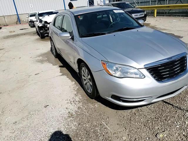 2012 Chrysler 200 - Image 13