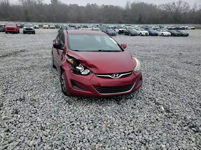 2016 Hyundai Elantra - Image 13