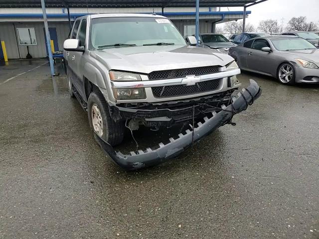 2003 Chevrolet Avalanche - Image 11