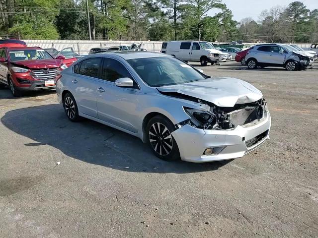 2018 Nissan Altima - Image 13