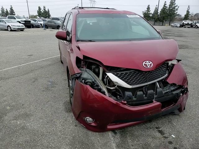 2017 Toyota Sienna - Image 11
