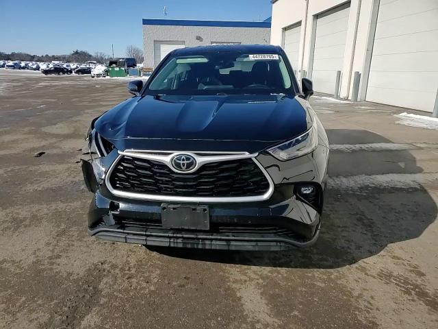 2021 Toyota Highlander - Image 11