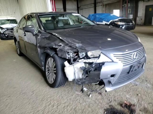 2013 Lexus ES - Image 11