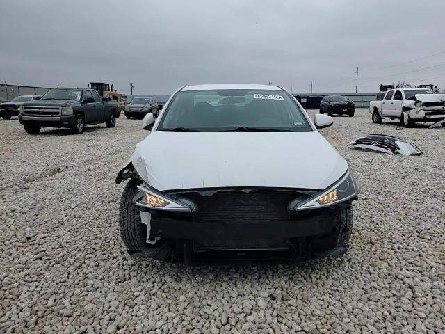 2019 Hyundai Elantra - Image 10