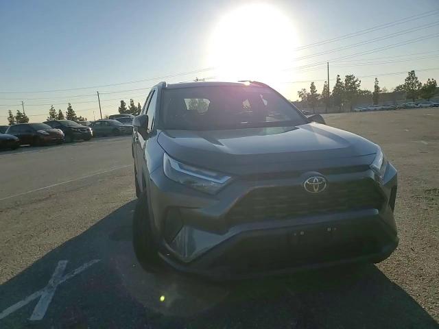 2022 Toyota RAV 4 - Image 11