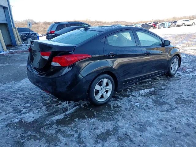 2013 Hyundai Elantra - Image 13
