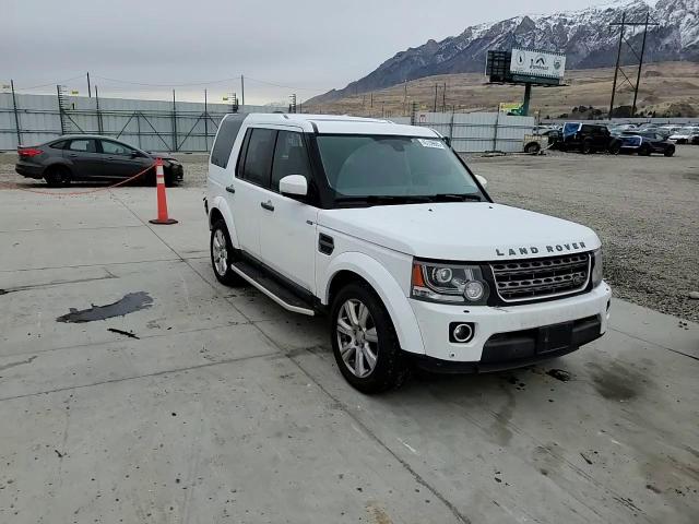 2016 Land Rover LR4 - Image 11