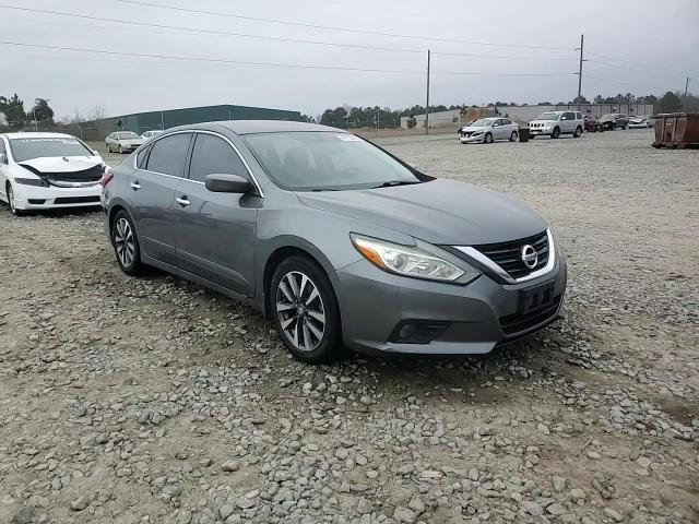 2017 Nissan Altima - Image 13
