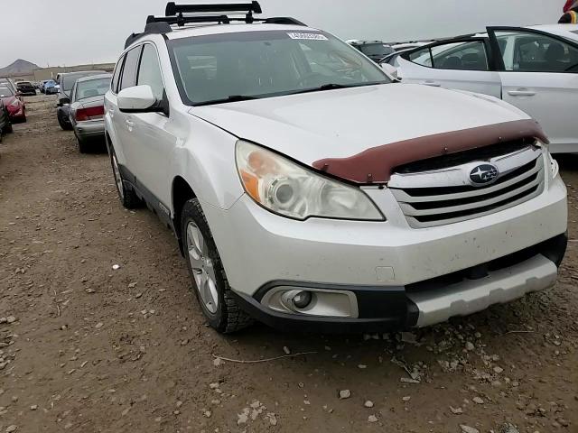 2011 Subaru Outback - Image 10