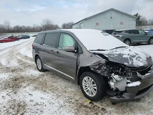 2013 Toyota Sienna - Image 12