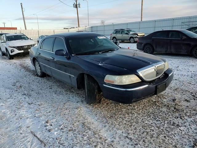 2011 Lincoln Town Car - Image 11