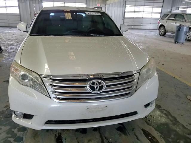 2011 Toyota Avalon - Image 11