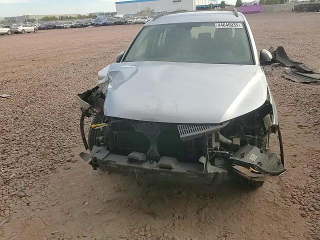 2017 Volkswagen Tiguan - Image 10