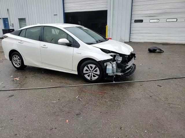 2016 Toyota Prius - Image 16